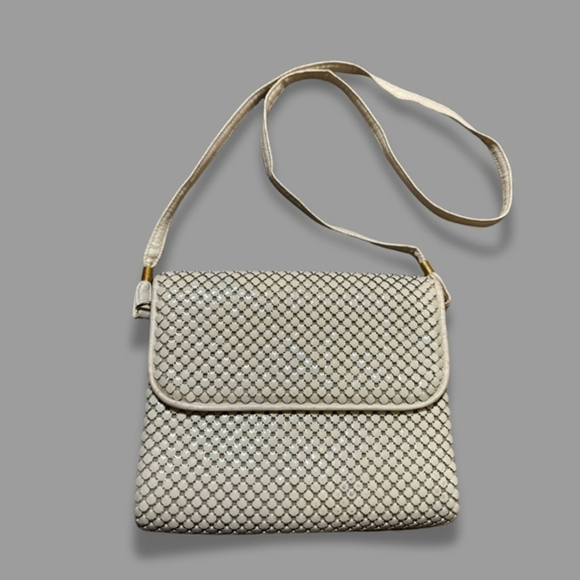Victoria Place Handbags - Victoria Place Purse Crossbody Bag Chainmail Mesh Enamel Magnetic Snap Ivory OS
